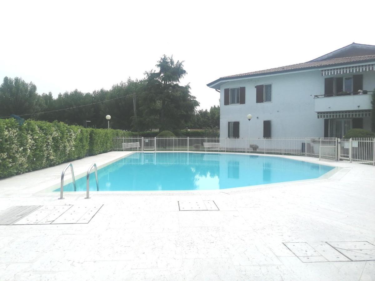 Appartamento A Peschiera Del Garda Con Piscina Экстерьер фото