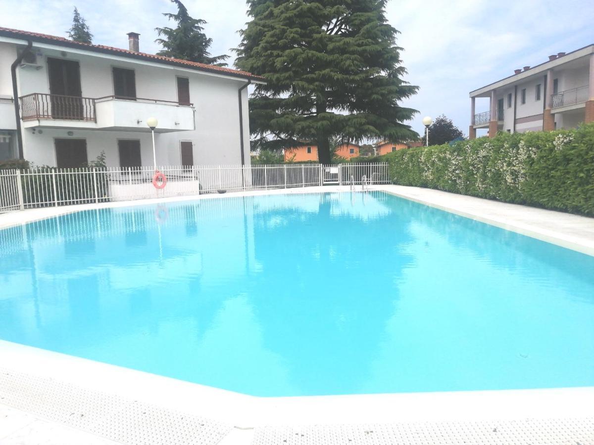 Appartamento A Peschiera Del Garda Con Piscina Экстерьер фото